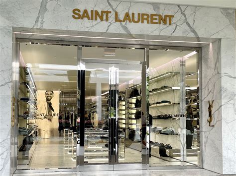 st laurent shop.